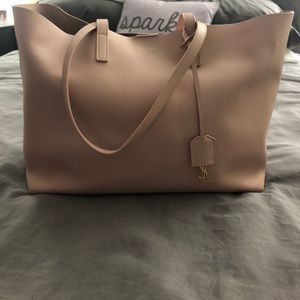 SHOPPING BAG SAINT LAURENT E/W IN SUPPLE LEATHER